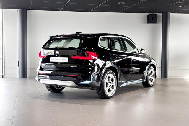 BMW iX1 xDrive30 Launch Edition 67 kWh | X-Line | Comfort Access | Achteruitrijcamera |