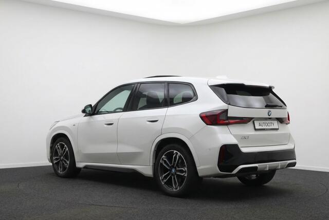 BMW iX1 30 xDrive M Sport 313 pk 100% SOH l Pano l Drive Assistant l Sha