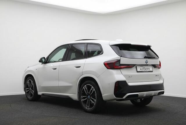 BMW iX1 30 xDrive M Sport 313 pk 100% SOH l Pano l Drive Assistant l Sha