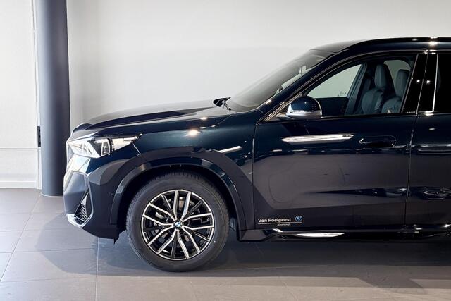 BMW iX1 eDrive20 | M Sport | Stoelverwarming | Premium Pack | Achteruitrijcamera |