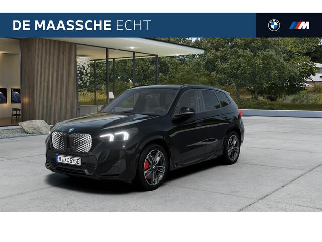 BMW iX1 eDrive20 High Executive M Sport / Trekhaak / Sportstoelen / M Adaptief onderstel / Head-Up / Parking Assistant Plus / Comfort Access / Stuurverwarming
