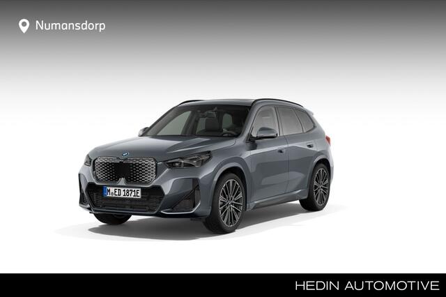 BMW iX1 eDrive20 | M-Sport Pro | 20'' | Panorama. | Harman/Kardon | Elek. stoel. | Trekhaak | Compound remsysteem | Stuur + stoelverw. | Massage | Getint glas | Camera