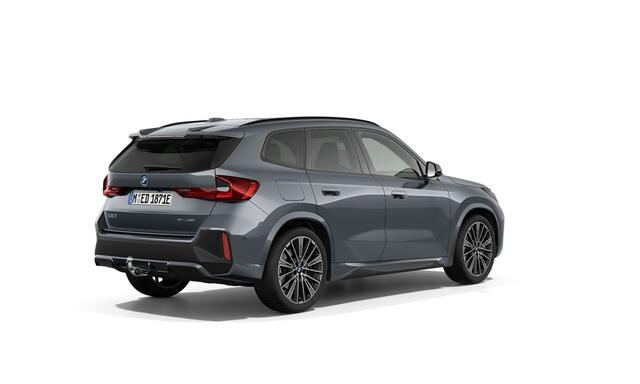BMW iX1 eDrive20 | M-Sport Pro | 20'' | Panorama. | Harman/Kardon | Elek. stoel. | Trekhaak | Compound remsysteem | Stuur + stoelverw. | Massage | Getint glas | Camera
