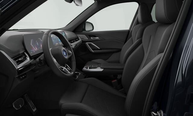 BMW iX1 eDrive20 | M-Sport Pro | 20'' | Panorama. | Harman/Kardon | Elek. stoel. | Trekhaak | Compound remsysteem | Stuur + stoelverw. | Massage | Getint glas | Camera