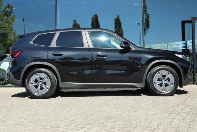 BMW iX1 XDRIVE30 67KWH LAUNCH EDITION | CARPLAY | CAMERA | KEY-LESS | FULL LED | VIRT. COCKPIT | STOELVERWARMING