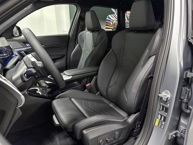 BMW iX1 eDrive20 | M-Sport Pro | Travel Pack | Innovation Pack | Comfort Pack | Driving Assistant Professional | Parking Assistant Plus | Harman/Kardon | Panoramadak | Comfort Access