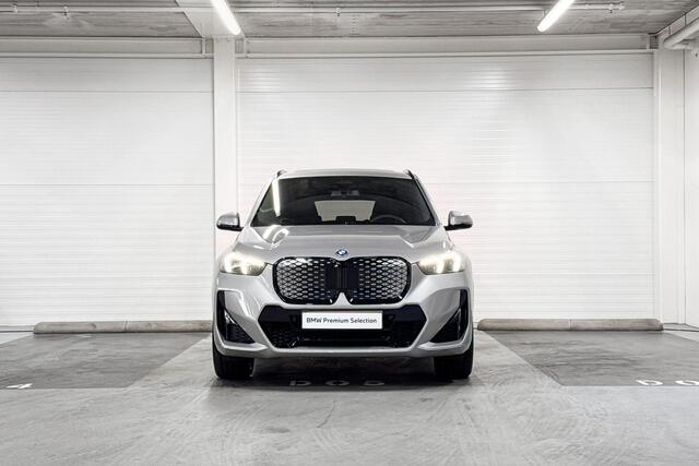 BMW iX1 eDrive20 | M-Sport Pro | Travel Pack | Premium Pack | Comfort Pack | Driving Assistant | Driving Assistant Plus | Harman/Kardon | Panoramadak | Comfort Access
