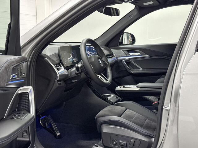 BMW iX1 eDrive20 | M-Sport Pro | Travel Pack | Premium Pack | Comfort Pack | Driving Assistant | Driving Assistant Plus | Harman/Kardon | Panoramadak | Comfort Access