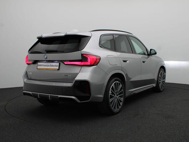 BMW iX1 eDrive20 M Sport Edition | Premium Pack | Comfort Pack | Travel Pack | Panoramadak | Elektrisch Verstelbare Sportstoelen | Harman Kardon | 20''