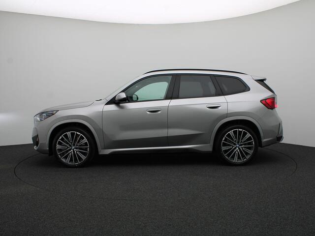 BMW iX1 eDrive20 M Sport Edition | Premium Pack | Comfort Pack | Travel Pack | Panoramadak | Elektrisch Verstelbare Sportstoelen | Harman Kardon | 20''