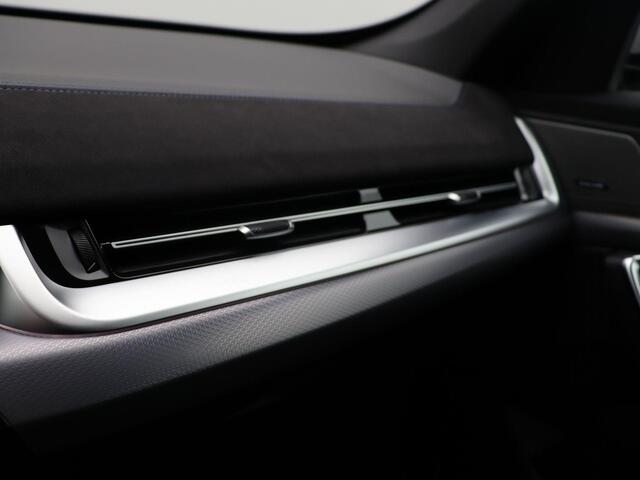 BMW iX1 eDrive20 M Sport Edition | Premium Pack | Comfort Pack | Travel Pack | Panoramadak | Elektrisch Verstelbare Sportstoelen | Harman Kardon | 20''