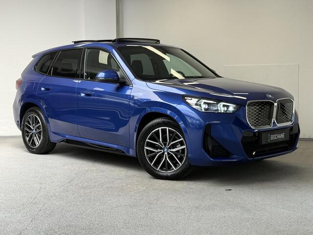 BMW iX1 eDrive20 67 kWh M-Sport | SOH 98% | PANO | CAMERA | CARPLAY |