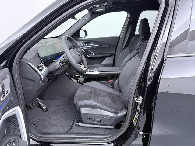 BMW iX1 eDrive20 67 kWh M Sport Edition | Comfort Access | Elektrisch bediende stoel | Massage | Panoramadak | Adaptive Cruise |