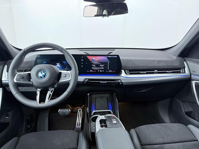 BMW iX1 eDrive20 67 kWh M Sport Edition | Comfort Access | Elektrisch bediende stoel | Massage | Panoramadak | Adaptive Cruise |