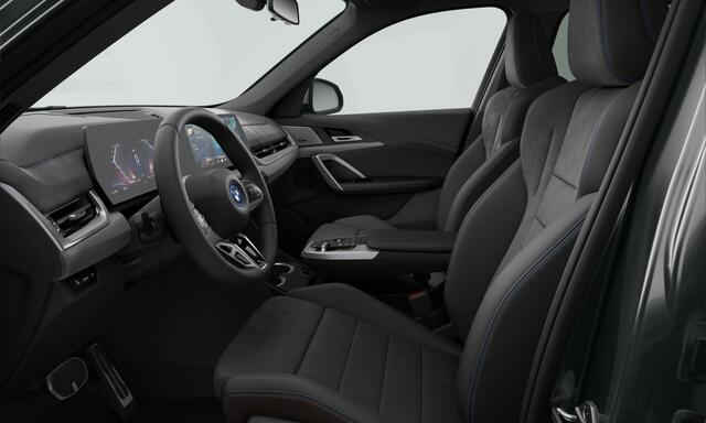 BMW iX1 xDrive30 | M-Sport | Panorama | Harman/kardon | 19" | Getint glas | Camera
