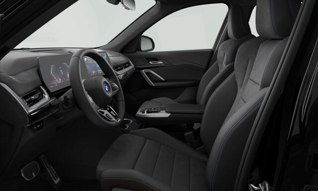 BMW iX1 eDrive20 | M-Sport | 19" | Trekhaak | Panorama | Camera