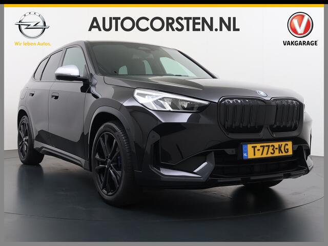 BMW iX1 xDrive30 313PK 4WD M-Pack Launch Edition SOH 100% Leder Harman/Kardon®-Audio Android Auto Apple Carplay Camera Adaptief onderstel Navi-Pro Pdc AWD Live Cockpit Plus Privacy Glas Led Elek.Achterklep Lmv 19" Isofix DAB Origineel Nederlandse Auto