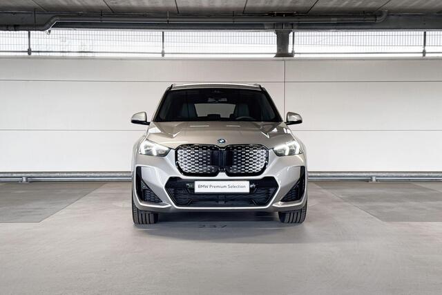 BMW iX1 eDrive20 67 kWh M Sport Edition | M Sportpakket Pro | Innovation Pack | Travel Pack | Trekhaak | Huisselectie