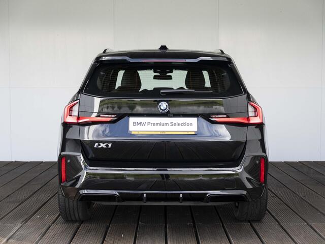 BMW iX1 xDrive30 | M Sportpakket | Innovation Pack | 19 inch | Comfort Access | Driving Assistant Plus | Head-Up Display | Trekhaak