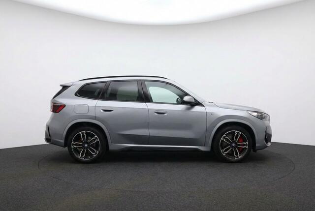 BMW iX1 30 xDrive M Sport pro 313 pk l Pano l Drive Assistant l Harman l