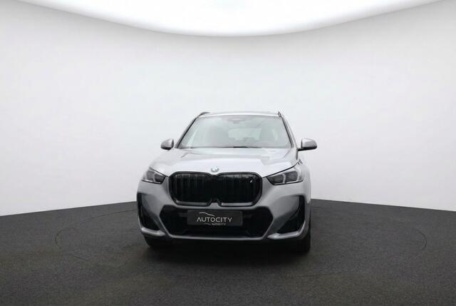 BMW iX1 30 xDrive M Sport pro 313 pk l Pano l Drive Assistant l Harman l