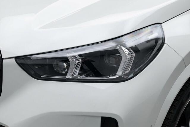 BMW iX1 30 xDrive M Sport pro 313 pk l Pano l Drive Assistant l Harman l