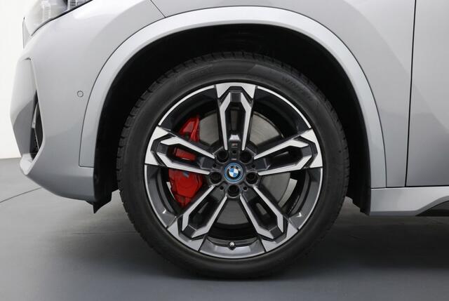 BMW iX1 30 xDrive M Sport pro 313 pk l Pano l Drive Assistant l Harman l