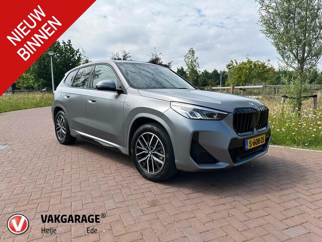BMW iX1 xDrive30 Launch Edition 67 kWh | M-Pakket | Trekhaak | Camera | Leer | NL-Auto |