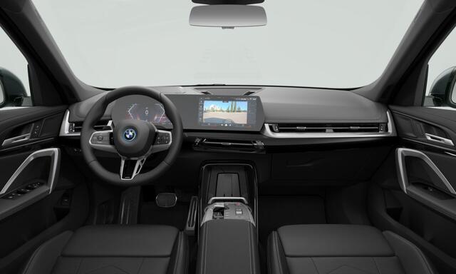 BMW iX1 eDrive20 | M-Sport Pro | 20'' | Panorama. | Head-Up | Park. + Driv. Plus | Trekhaak | Driv. Ass. | Comf. Acc. | Stuur + stoelverw.