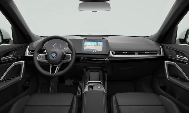 BMW iX1 eDrive20 | M-Sport Pro | 20'' | Panorama. | Head-Up | Park. + Driv. Plus | Trekhaak | Driv. Ass. | Comf. Acc. | Stuur + stoelverw.