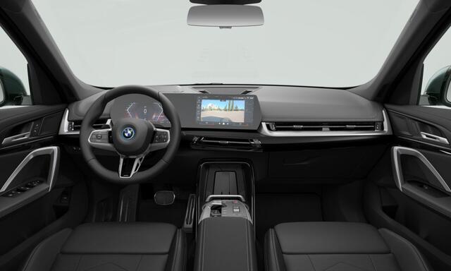 BMW iX1 eDrive20 | M-Sport Pro | 19'' | Panorama. | Head-Up | Park. + Driv. Plus | Trekhaak | Driv. Ass. | Comf. Acc. | Stuur + stoelverw.