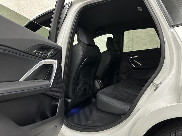 BMW iX1 30 313pk X-Drive M-Sport Performance | Adaptief Led | Sportstoelen | Keyless | Adaptieve Cruise en Struurwielverw. voorbereid | Antraciet Hemel | Carplay | Sfeerverlichting | 1200kg Trekgewicht | Camera | Bovag Garantie.