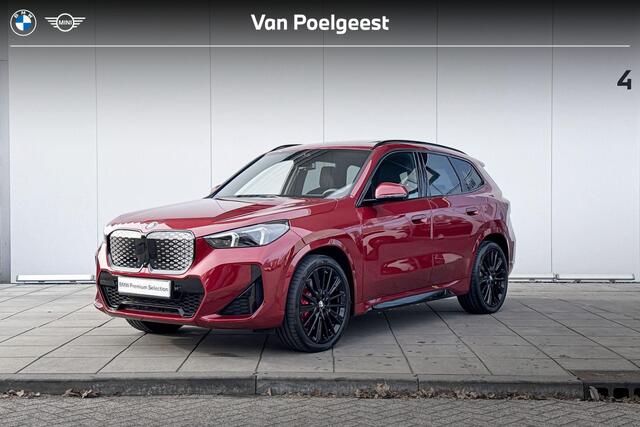 BMW iX1 eDrive20 M-Sport Edition 20 inch / Glazen dak / Comfort Acces / Harman Kardon / Head Up Display / 360 graden camera