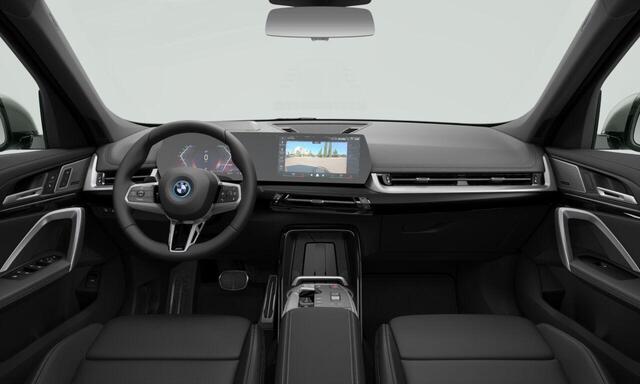 BMW iX1 eDrive20 | M Sportpakket Pro | Harman/Kardon | Panoramadak | Trekhaak