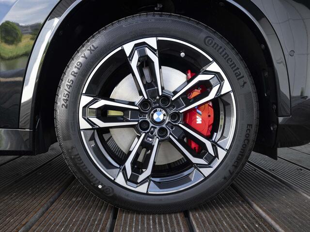BMW iX1 eDrive20 | M Sportpakket Pro | Premium Pack | Travel Pack | 19 inch | M Adaptief onderstel | Glazen panoramadak | Comfort Access | Driving Assistent Plus | Trekhaak
