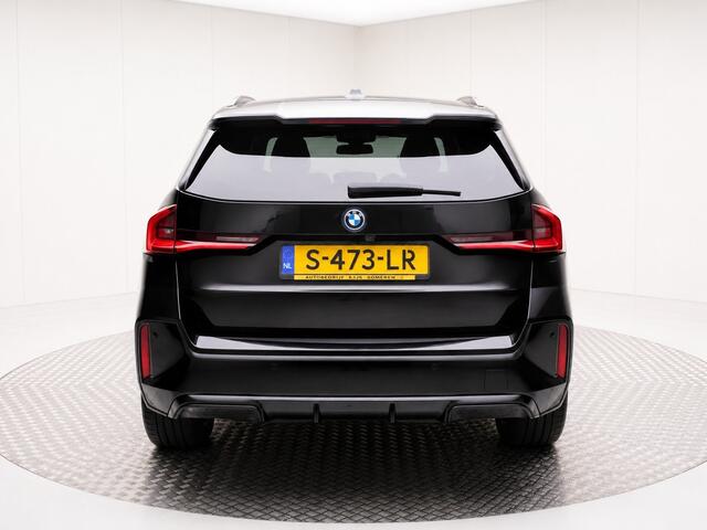 BMW iX1 xDrive30 Launch Ed. | M & Premium Pack | M Styling SportStoelen | 67 kWh | Panoramadak | 313 pk | AWD | Camera + PDC | Keyless | 19 Inch | Navi Full Map