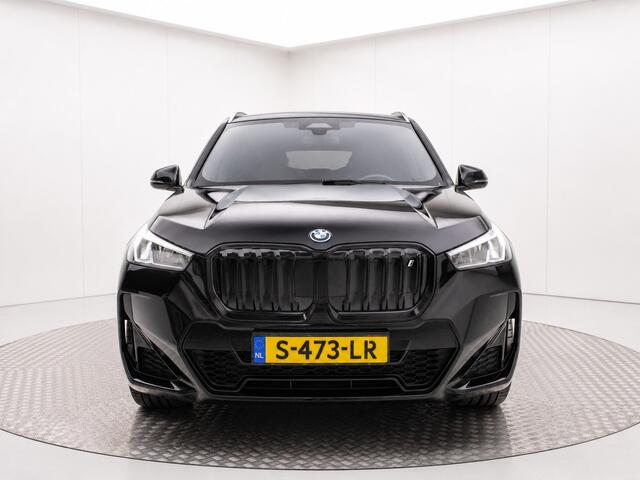 BMW iX1 xDrive30 Launch Ed. | M & Premium Pack | M Styling SportStoelen | 67 kWh | Panoramadak | 313 pk | AWD | Camera + PDC | Keyless | 19 Inch | Navi Full Map