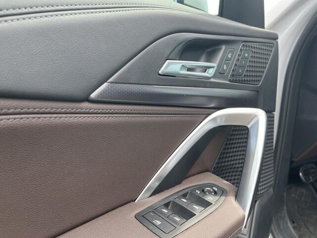BMW iX1 xDrive30 67 kWh | M-Sport | Stoel/- stuurverwarming | Trekhaak | Driving Assistant Plus | Elektrische stoelen