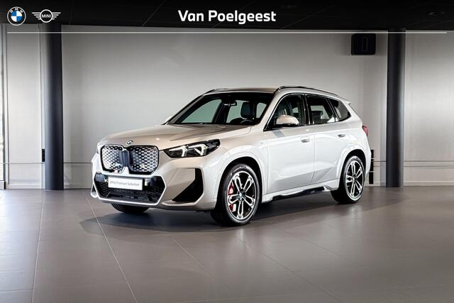 BMW iX1 eDrive20 67 kWh | M Sport Pro | Stoelverwarming | Achteruitrijcamera | Comfort Access | Trekhaak |