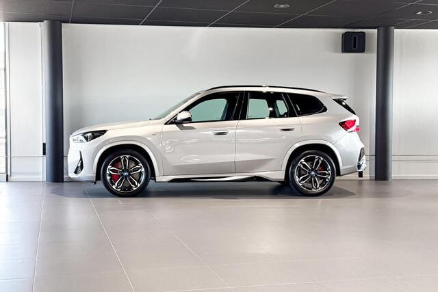 BMW iX1 eDrive20 67 kWh | M Sport Pro | Stoelverwarming | Achteruitrijcamera | Comfort Access | Trekhaak |