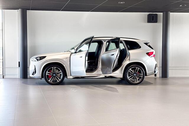 BMW iX1 eDrive20 67 kWh | M Sport Pro | Stoelverwarming | Achteruitrijcamera | Comfort Access | Trekhaak |