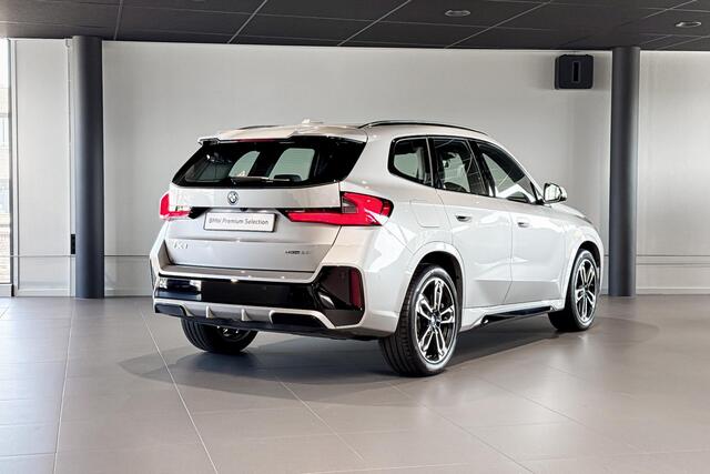 BMW iX1 eDrive20 67 kWh | M Sport Pro | Stoelverwarming | Achteruitrijcamera | Comfort Access | Trekhaak |