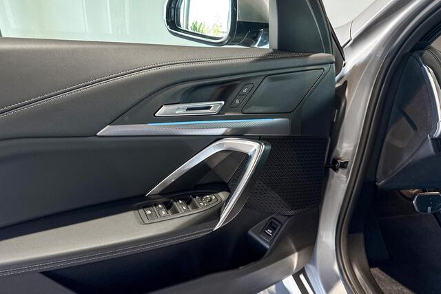 BMW iX1 eDrive20 67 kWh | M Sport Pro | Stoelverwarming | Achteruitrijcamera | Comfort Access | Trekhaak |