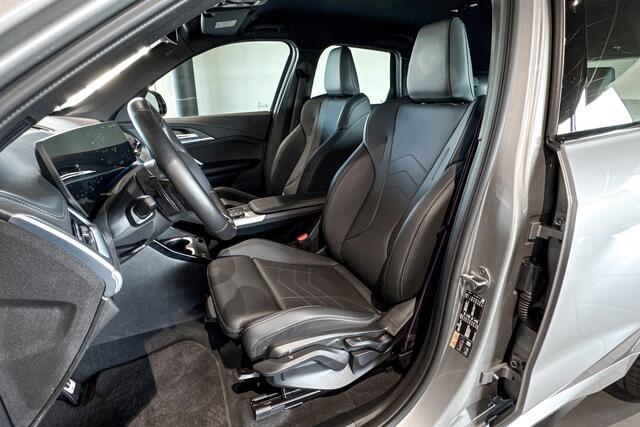 BMW iX1 eDrive20 67 kWh | M Sport Pro | Stoelverwarming | Achteruitrijcamera | Comfort Access | Trekhaak |