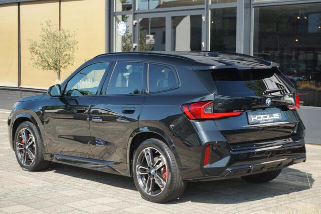 BMW iX1 eDrive20 67 kWh M Sport Edition | PANO | Trekhaak