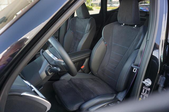 BMW iX1 eDrive20 67 kWh M Sport Edition | PANO | Trekhaak