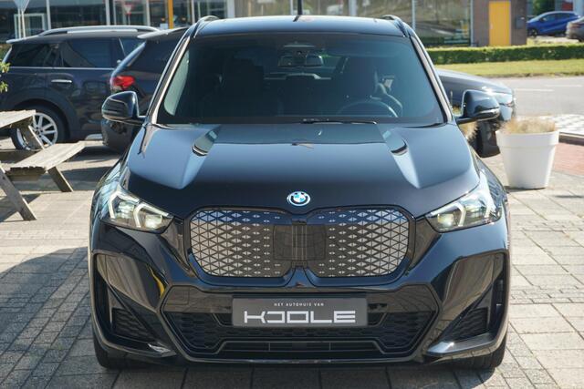 BMW iX1 eDrive20 67 kWh M Sport Edition | PANO | Trekhaak