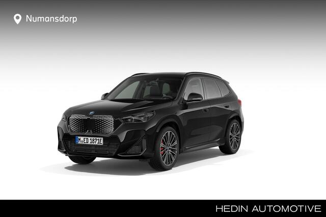 BMW iX1 eDrive20 | M-Sport Pro | 20'' | Panorama. | Driv. + Park. Plus | Head-Up | Trekhaak | Driv. Ass. | Stuur + stoelverw. | Comf. Acc.