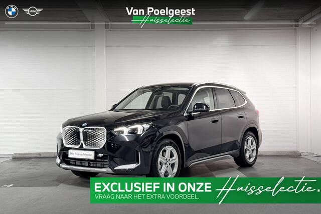 BMW iX1 eDrive20 Pure Edition | X-Line | Achteruitrijcamera | Comfort Access | Stoelverwarming | Premium Pack |