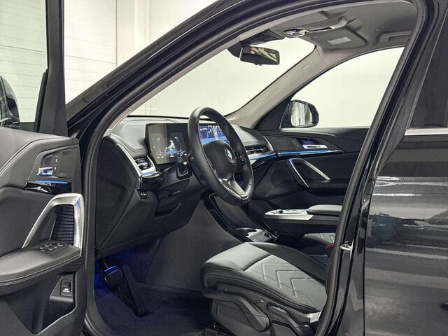 BMW iX1 eDrive20 Pure Edition | X-Line | Achteruitrijcamera | Comfort Access | Stoelverwarming | Premium Pack |